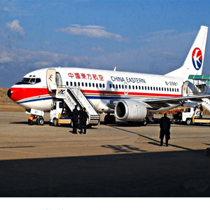 阿克苏红旗坡机场货运航空快运业稳步发展的原因是什么？